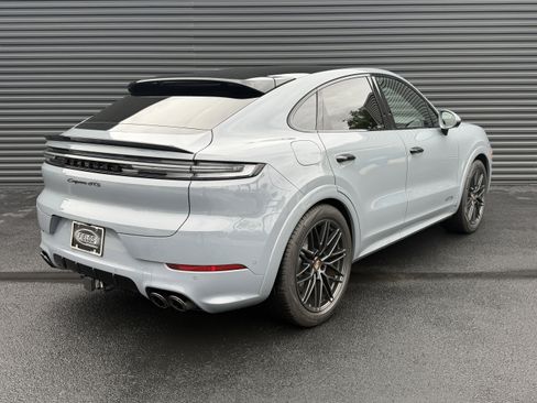 Certified 2025 Porsche Cayenne GTS AWD/4WD image 13