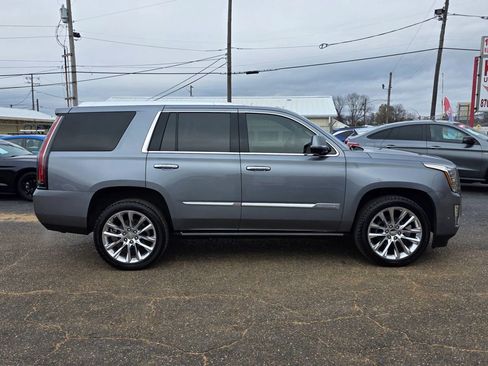 Used 2019 Cadillac Escalade Premium Luxury image 2