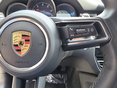 Certified 2023 Porsche Macan AWD/4WD image 29