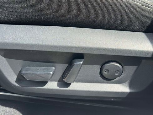 Certified 2025 Nissan Rogue SV AWD/4WD image 17