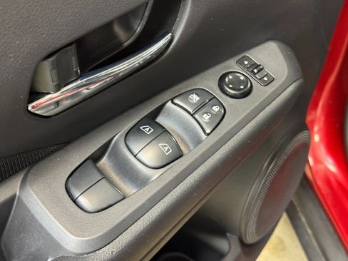 Used 2021 Nissan Kicks SV image 9