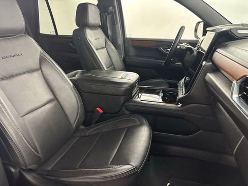Used 2025 GMC Yukon Denali image 19