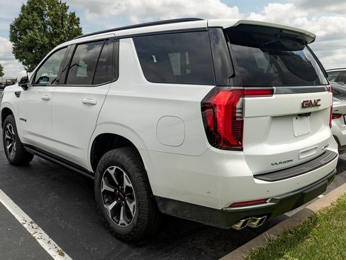 Used 2025 GMC Yukon AT4 w/ AT4 Premium Package AWD/4WD image 2