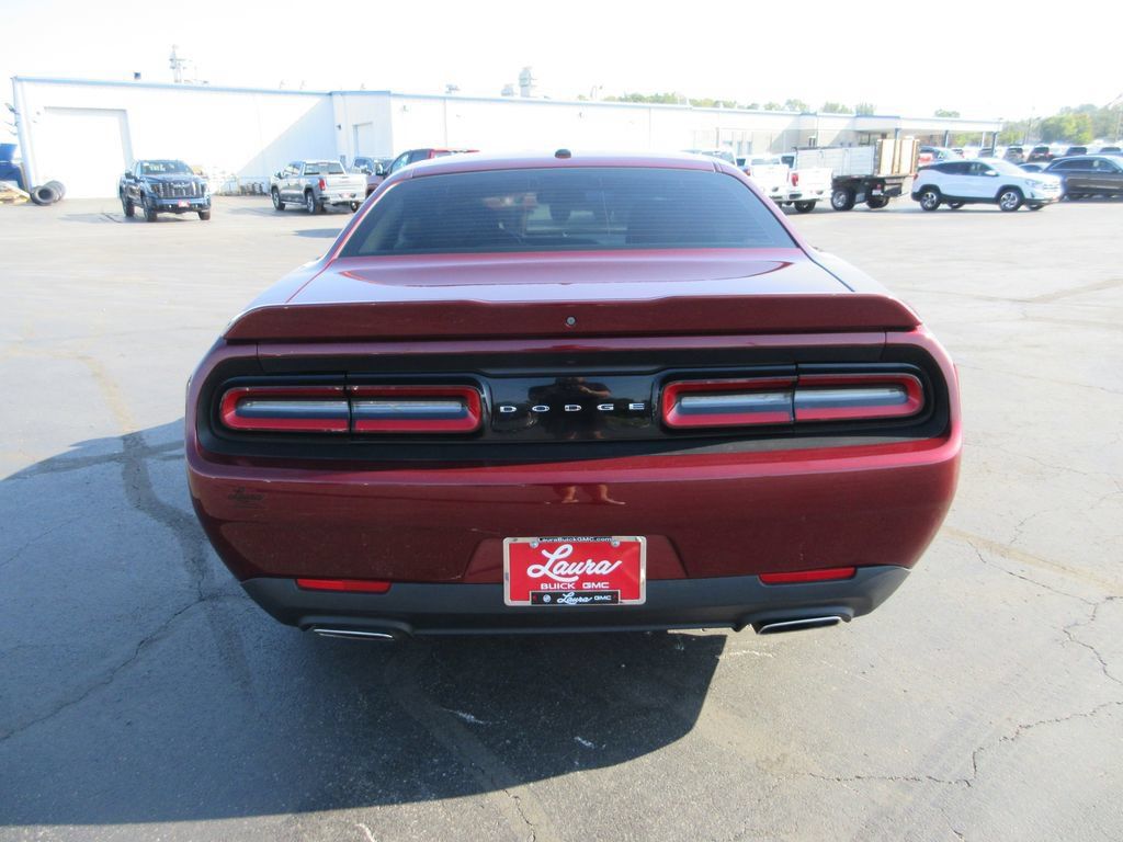 Used 2020 Dodge Challenger SXT RWD image 7