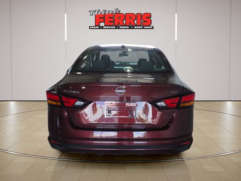 Used 2024 Nissan Altima 2.5 SV FWD image 6