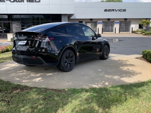 Used 2025 Tesla Model Y Long Range RWD image 14