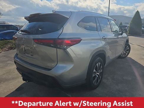 Used 2022 Toyota Highlander XLE image 8