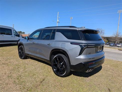 Used 2024 Chevrolet Traverse RS image 5