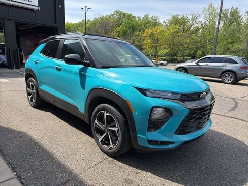 Used 2021 Chevrolet TrailBlazer RS w/ Sun and Liftgate Package AWD/4WD image 3