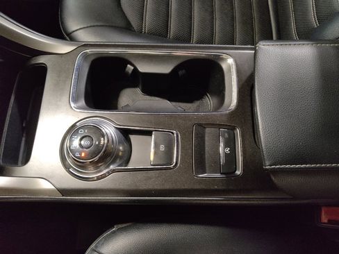 Used 2017 Ford Fusion SE w/ Equipment Group 201A image 26