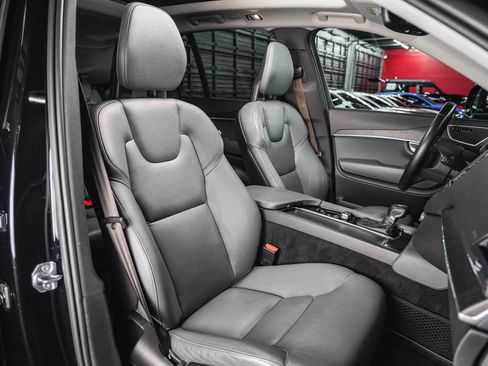 Used 2020 Volvo XC90 T6 Momentum w/ Protection Package Premier image 49