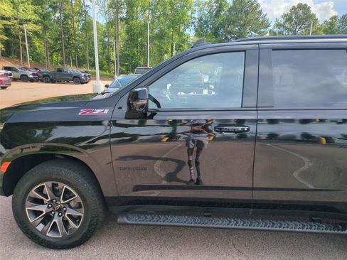 Used 2024 Chevrolet Tahoe Z71 w/ Luxury Package AWD/4WD image 12