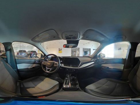 Used 2025 Chevrolet Trax LT w/ LT Convenience Package image 41