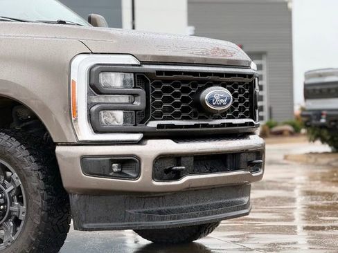 Used 2023 Ford F250 Lariat w/ Sport Appearance Package AWD/4WD image 8