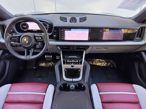 Used 2024 Porsche Cayenne Turbo image 13