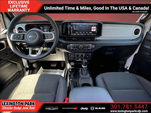 Used 2026 Jeep Wrangler Unlimited Sahara AWD/4WD image 7