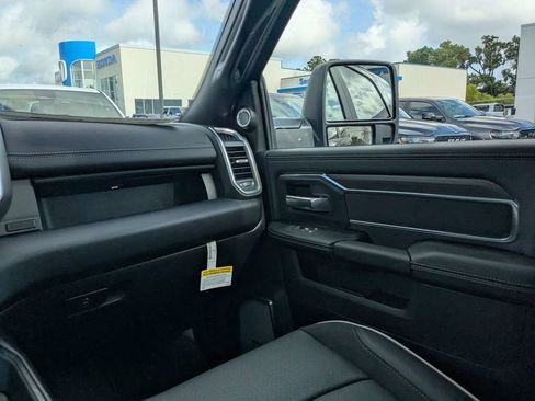 New 2026 RAM 2500 Laramie AWD/4WD image 15