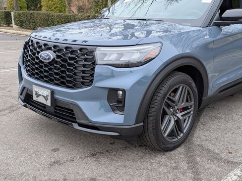 Certified 2025 Ford Explorer ST-Line w/ Premium Package image 10