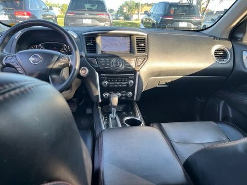 Used 2019 Nissan Pathfinder SL w/ Rock Creek Edition FWD image 17