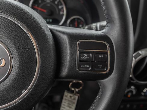 Used 2017 Jeep Wrangler Unlimited Sahara w/ Connectivity Group AWD/4WD image 24