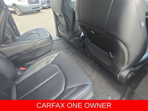 Used 2022 Chrysler Pacifica Touring-L w/ S Appearance Package FWD image 12