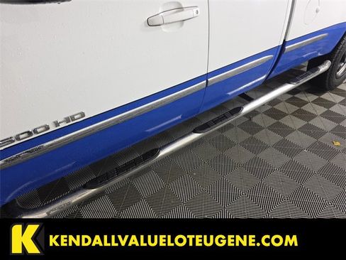 Used 2007 GMC Sierra 2500 SLT w/ Z71 Off-Road Package image 10