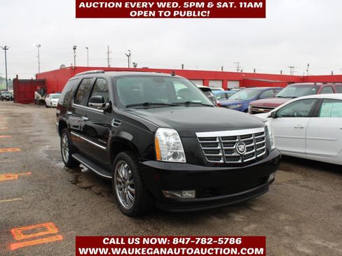 Used 2011 Cadillac Escalade AWD w/ Touring Package image 3