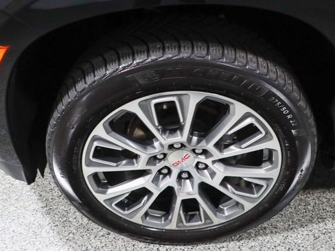 Used 2025 GMC Yukon Denali w/ Sun & Power Step Package image 11