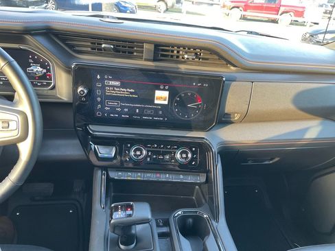 Used 2024 GMC Sierra 1500 AT4 w/ Technology Package image 19