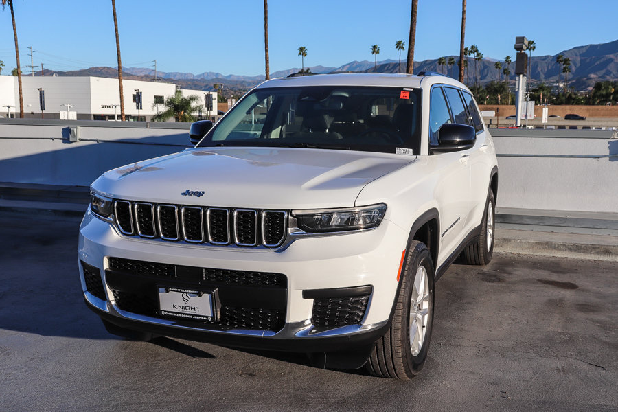 Used 2023 Jeep Grand Cherokee L Laredo RWD image 4