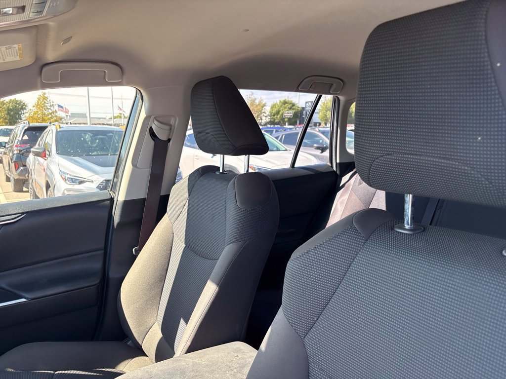 Used 2025 Toyota RAV4 LE AWD/4WD image 5