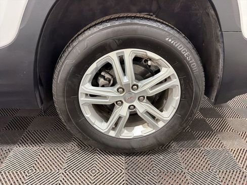 Used 2024 GMC Terrain SLE image 32