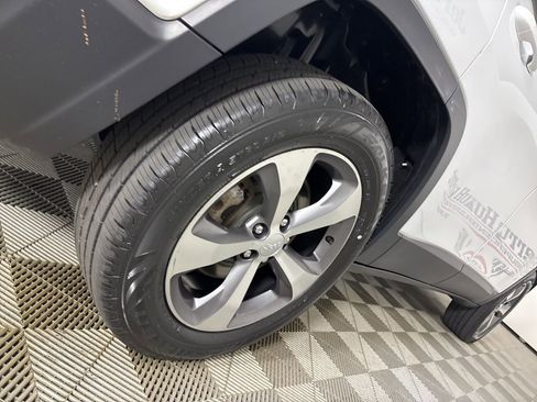 Used 2022 Jeep Cherokee Limited image 33