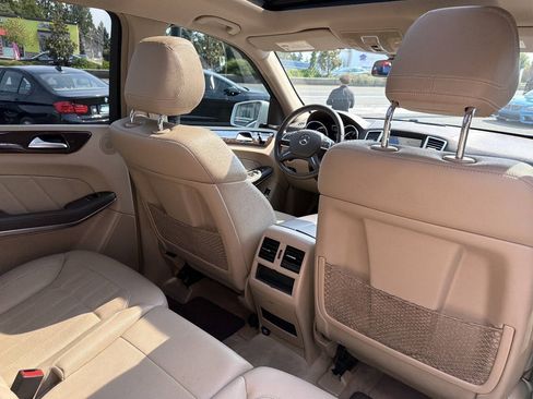 Used 2014 Mercedes-Benz GL 450 4MATIC image 19