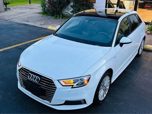 Used 2018 Audi A3 e-tron Premium image 3