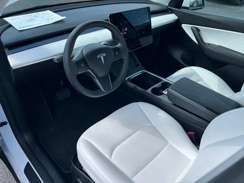 Used 2021 Tesla Model Y Long Range AWD/4WD image 15