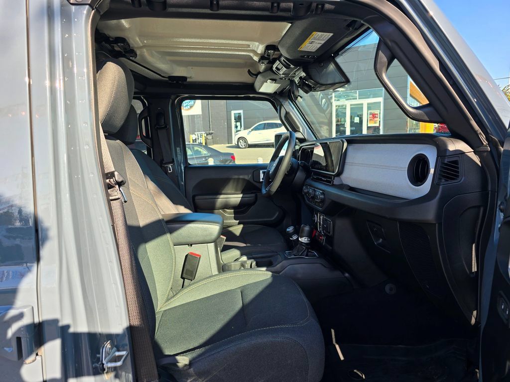 Used 2024 Jeep Wrangler Unlimited AWD/4WD image 12