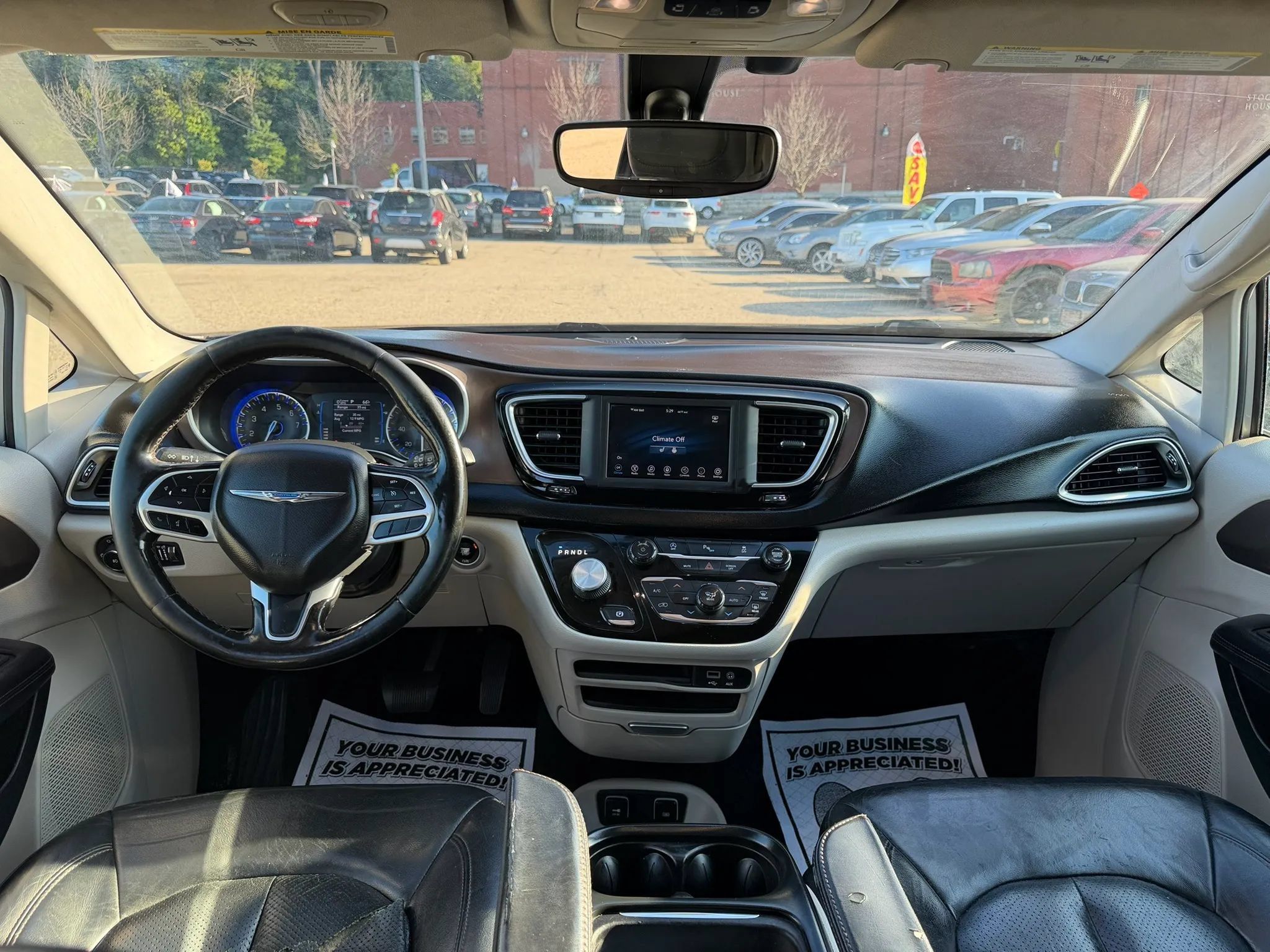 Used 2019 Chrysler Pacifica Touring-L FWD image 10