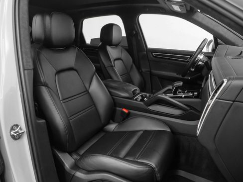 Used 2023 Porsche Cayenne GTS image 27