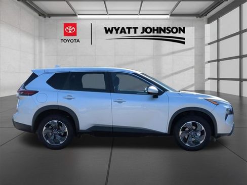 Used 2024 Nissan Rogue SV FWD image 7