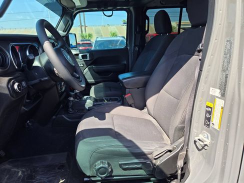 Used 2023 Jeep Wrangler Unlimited Sport AWD/4WD image 9