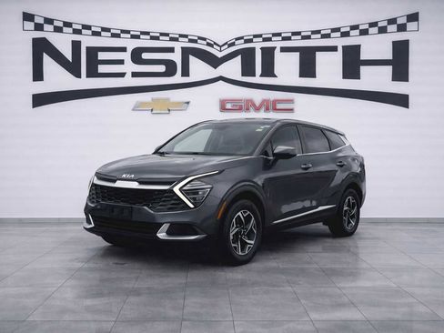 Used 2024 Kia Sportage LX image 4