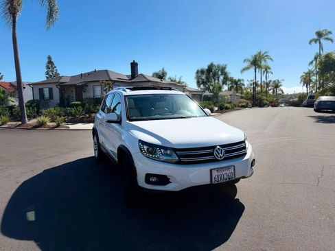 Used 2012 Volkswagen Tiguan S FWD image 2