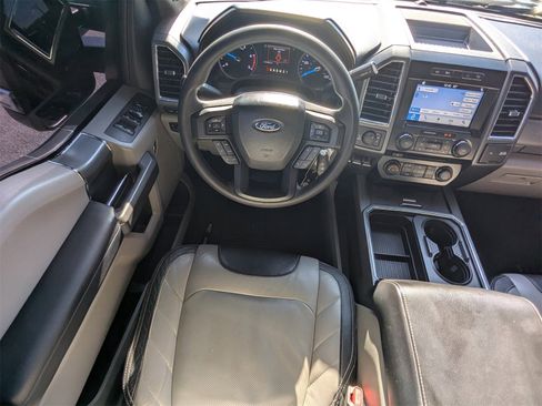 Used 2017 Ford F250 XLT w/ XLT Premium Package image 17