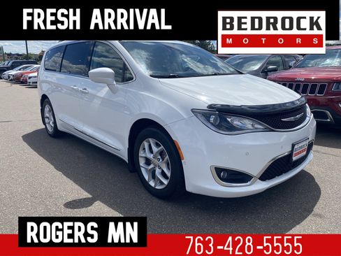 Used 2018 Chrysler Pacifica Touring-L w/ Advanced Safetytec Group FWD image 1