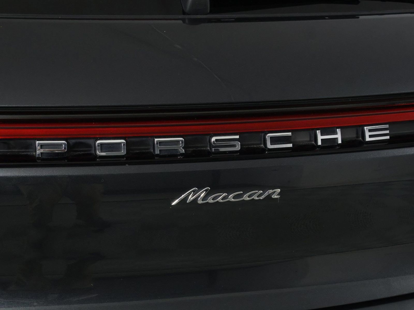 Certified 2021 Porsche Macan AWD/4WD image 22