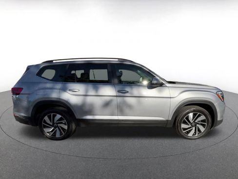 Used 2025 Volkswagen Atlas SE image 16