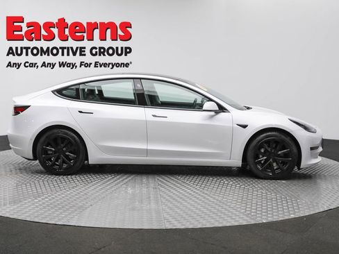 Used 2021 Tesla Model 3 Standard Range Plus image 3