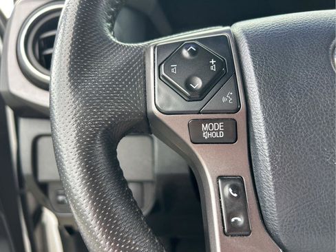 Used 2020 Toyota Tacoma TRD Sport AWD/4WD image 15