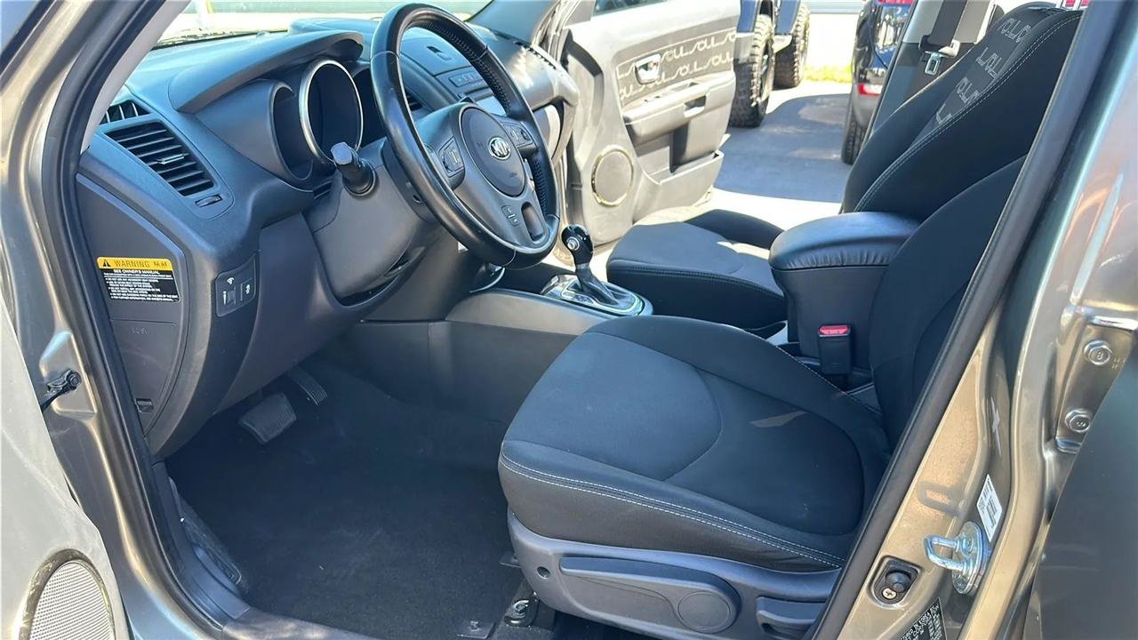 Used 2013 Kia Soul + FWD image 19